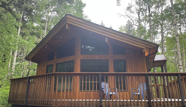 Crowsnest Rover Chalet - Grizzly