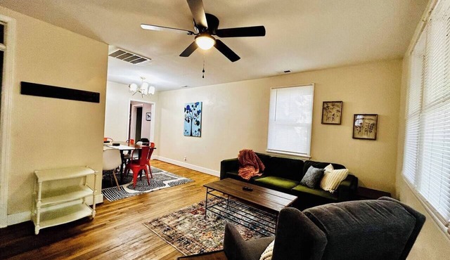 Cute 5/2 Bungalow w/Easy Access to Everything