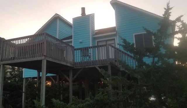 DECK OCEAN VIEWS HOT TUB SHORT STROLL BEHIND HOUSE TO SERENE BEACH !