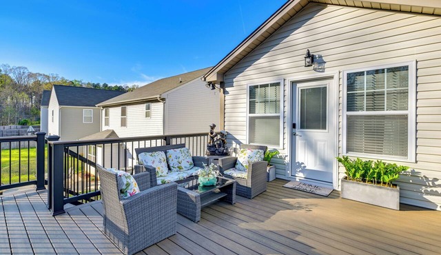 Deck, Patio! Charming Concord Studio Near Speedway