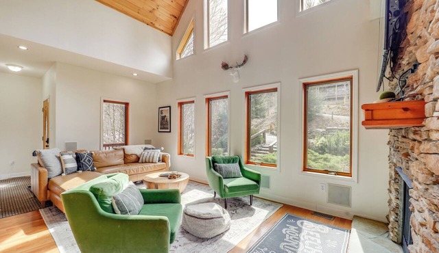 Deck + Scenic Views: Beech Mountain Cabin