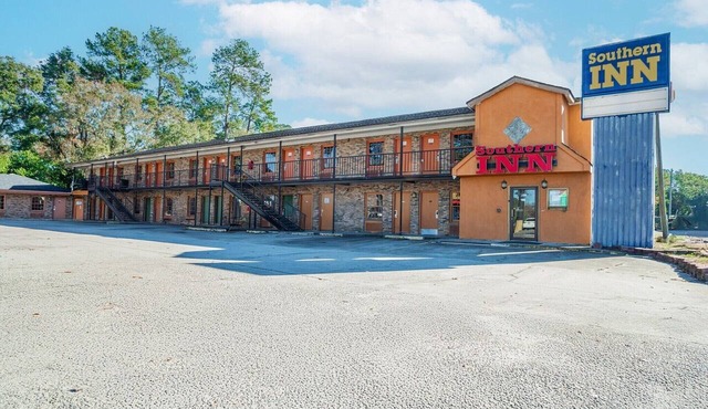 Deluxe 2 Full Beds | Walterboro