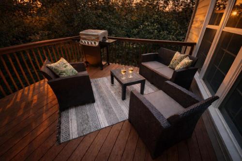 Disconnect at this Cottage with Great Surroundings in Charlotte, North Carolina