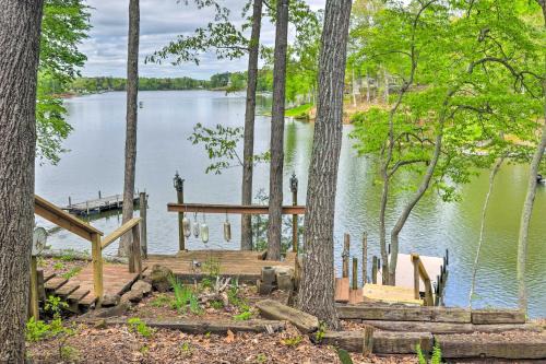 Dock + Fire Pit: Lakefront Living in Abbeville!