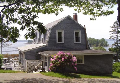 Dog-friendly, bayfront home - gorgeous ocean views, private balcony & fireplace