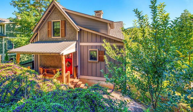 Dog-friendly mountain home w/ central AC, EV chargers, fireplace, & washer/dryer
