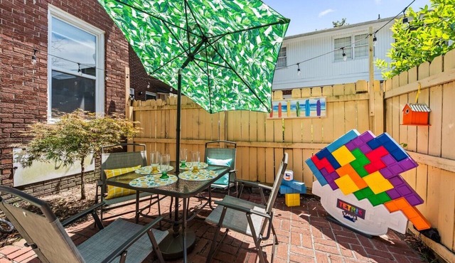 Dog-Friendly Townhome · 12 Min to Beach & Downtown CHS