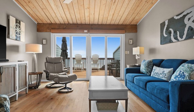 Dolphin View-Ocean Front, Multiple pools, Decks overlooking the ocean!