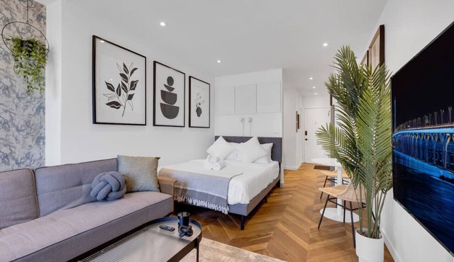 Downtown Montreal Speakeasy 502 | Balcony, Queen Bed, Sofa Bed, Parking & 65` TV