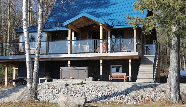 Dream Cottage - high end log cabin with private beach