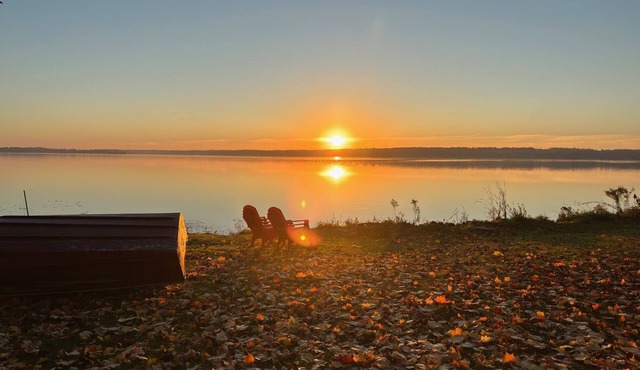 Dreamy & Comfy Lake Oasis ~ Hot Tub ~ Heated Pool ~ Dock - Coffee Bar