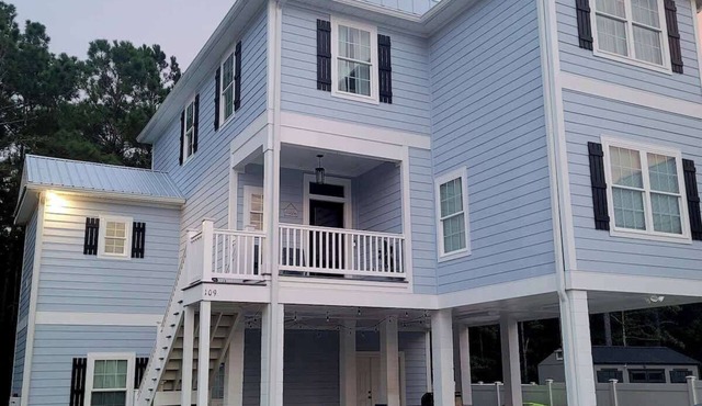 Dreamy Palms · Coastal Comfort-2 Miles to Sand-Game Room