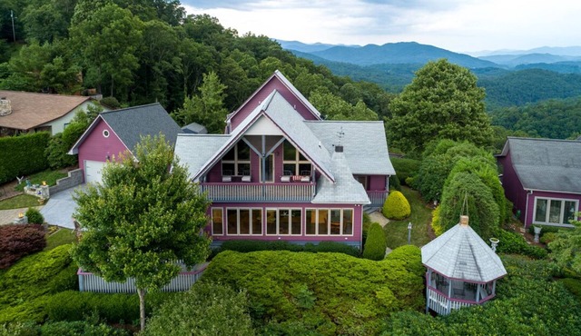 Eagle's Nest Lodge and Apts