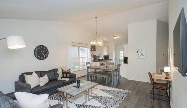 “East Nashville Haven” | 7 min to Broadway & DT!