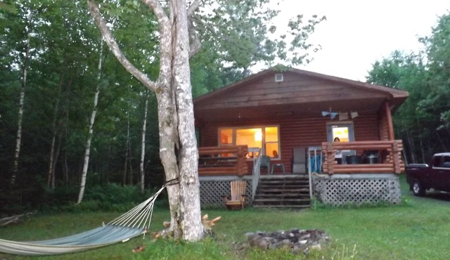 Eberhards log cottage1 , right on the Lake, private, scenic, gorgeous beach