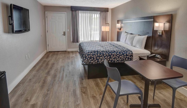 Econo Lodge Sevierville-Pigeon Forge on the River