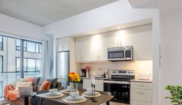 Elegant 1BR Retreat | Chic Stay in Old Port