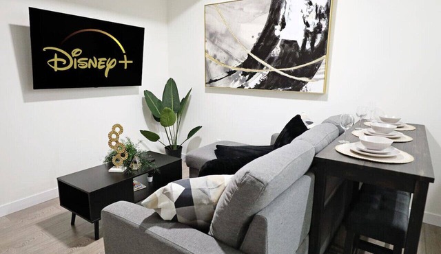 Elegant Escape w/King Bed|Long Stays|WEM|Disney+