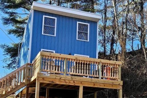 Elevated Cottage Nestled in Nature and near the New River in Draper, Virginia, Perfect for a Weekend Escape