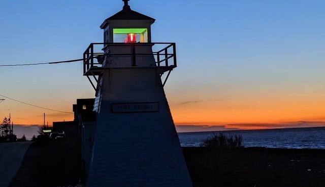Enjoy the Bay of Fundy just steps away. Pet friendly.