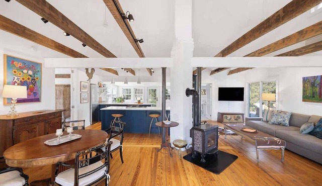 Entire Cottage on Equestrian Farm with Zebras