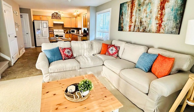 Entire House Spacious 5-Bedroom - Near Expo, Commonwealth Stadium & Rogers Place