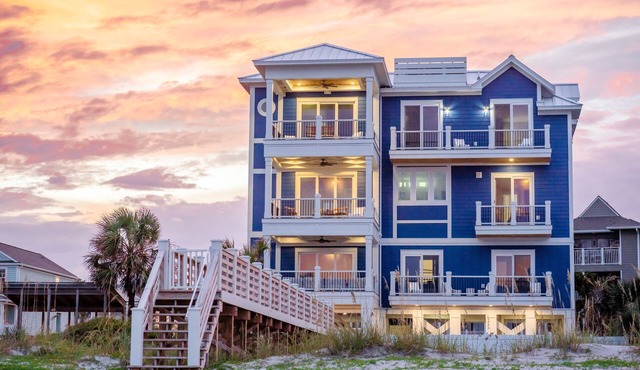 Estate with Private Pool Sleeps 28 Guests in Surfside Beach
