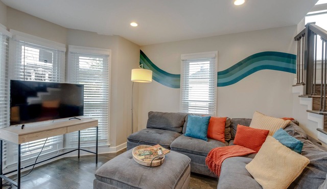 EV Charger/Safe Neighborhood/Near Downtown★2 Kings★Free Parking/W+D/Pets