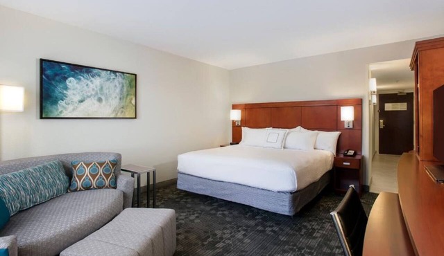Everything You Need For The Perfect Vacation! Indoor Pool, Pets Are Welcome!