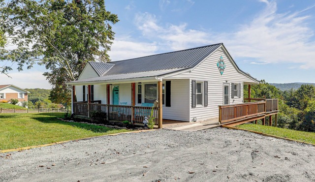 Expansive Yard, Beautiful Views! Sparta Getaway