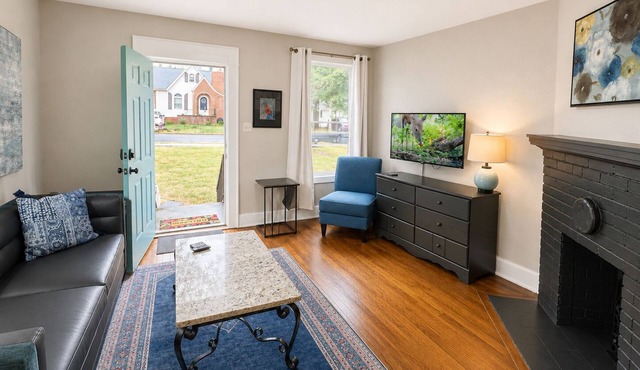 Extended Stay NE Hickory 1 Bedroom 1 Bath Workspace, Washer Dryer, duplex apt.