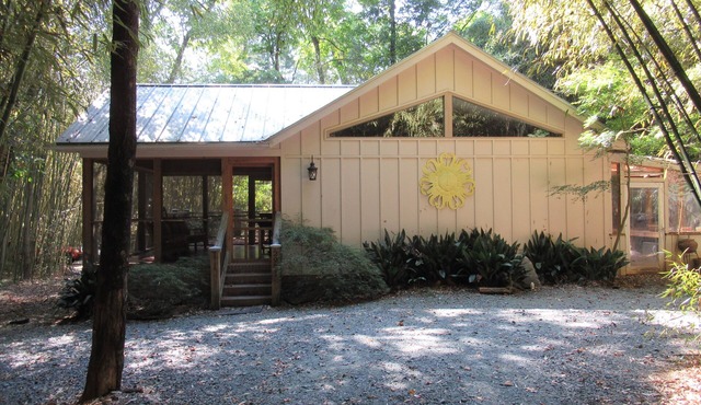 Extended Stay property with 30 day minimum stay required.