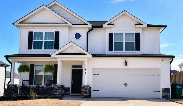 Fabulous modern 4-bedroom house nearby shopping and food district of Grovetown