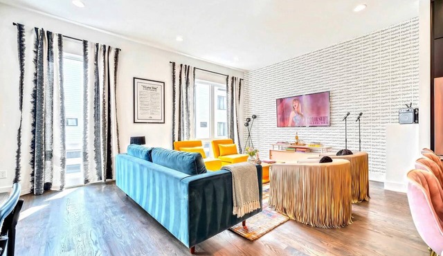 Fall in Nashville: 2 rooftop hot tub homes, sleeps 24, near Broadway