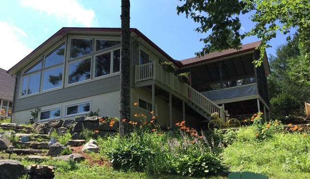 Family chalet directly on the edge of the lake.