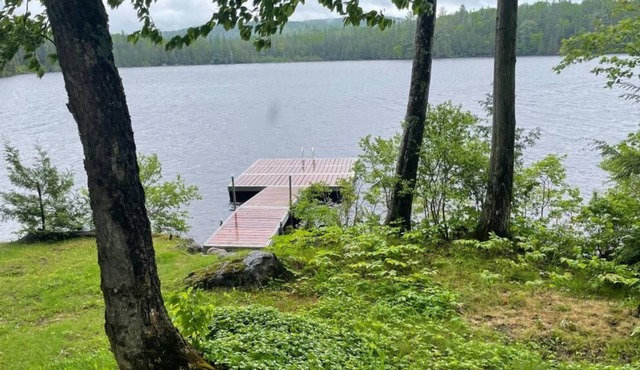 Family Chalet with dock on the edge of a lake