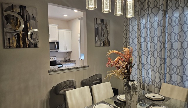 Family-Friendly 3BR Fast WiFi 10 Min to Uptown