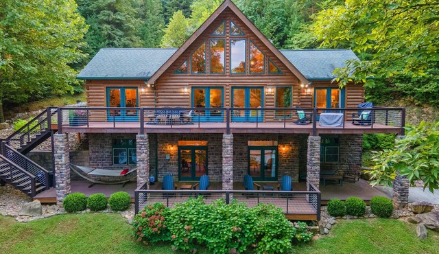 Family-Friendly Big Creek Getaway・Hot Tub・Firepit