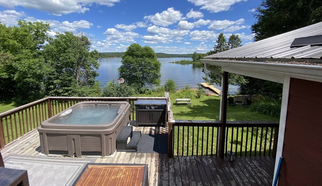 Family friendly, brand new renovated waterfront cottage