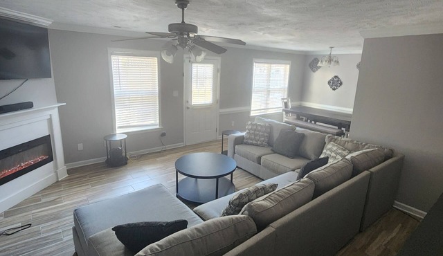 Family Friendly Home Mintues from the Airport
