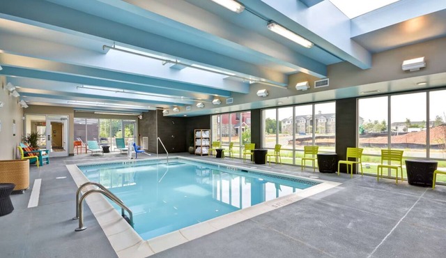 Family-Friendly Suite with Pool Near Manchester Meadows & Downtown Rock