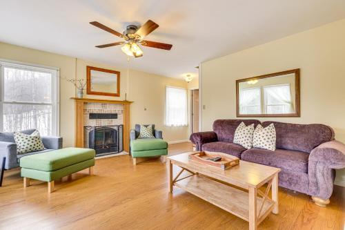 Family Home w/Game Room & Decks in Etlan!