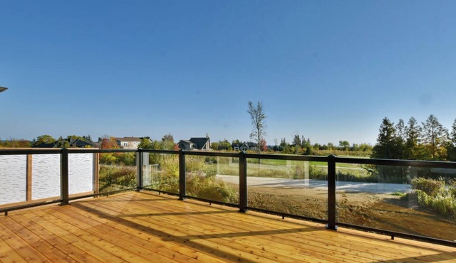 Fantastic new house on a golf course one block from the beach on Georgian Bay