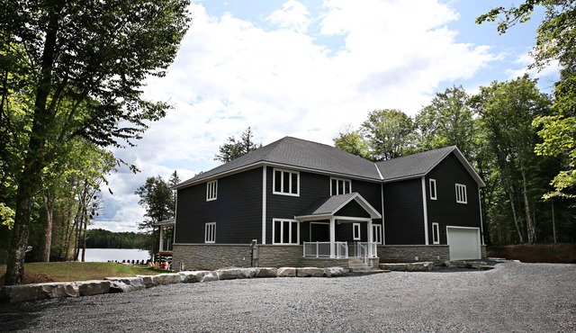 Featured on TV 2026! Large Luxury Muskoka Waterfront Lakehouse ~ Winsley Cottage