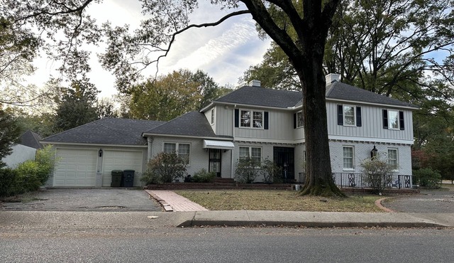 Filmed in Movie-Large Charming Midtown 4000 f²,5 BR,8 beds,3.5 bath sleeps 14