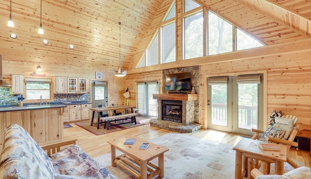 Fire Pit + Mtn Views: 4-Season Burnsville Escape