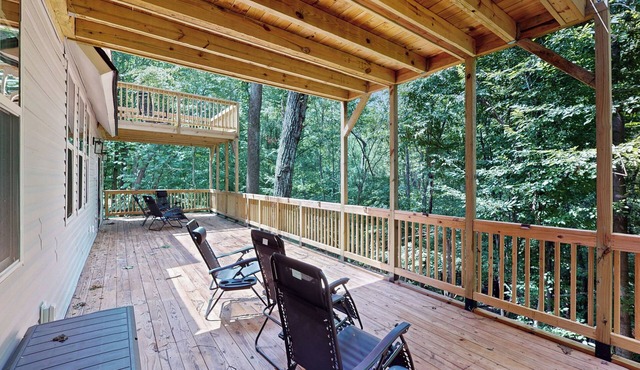 Forest Views & Grill! Lynchburg Treehouse Retreat