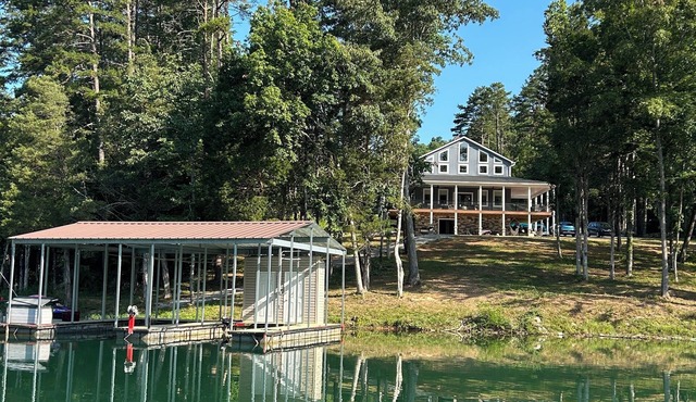 Forget Me Not Haven – 6BR Lakefront Home for Unforgettable Family Memories