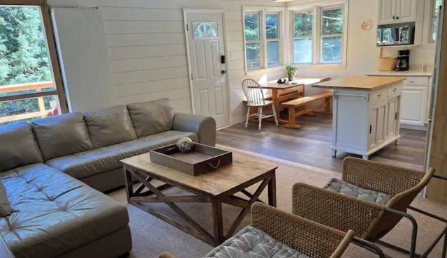 FOX HILL All season retreat at Star Lake, Whiteshell with dock