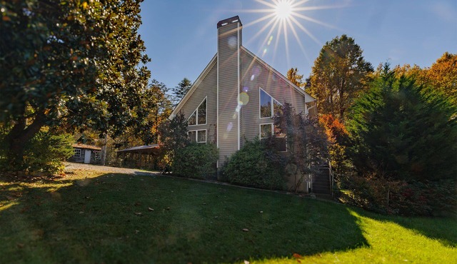Foxwood Retreat, just minutes from Harrah's Casino in downtown Cherokee